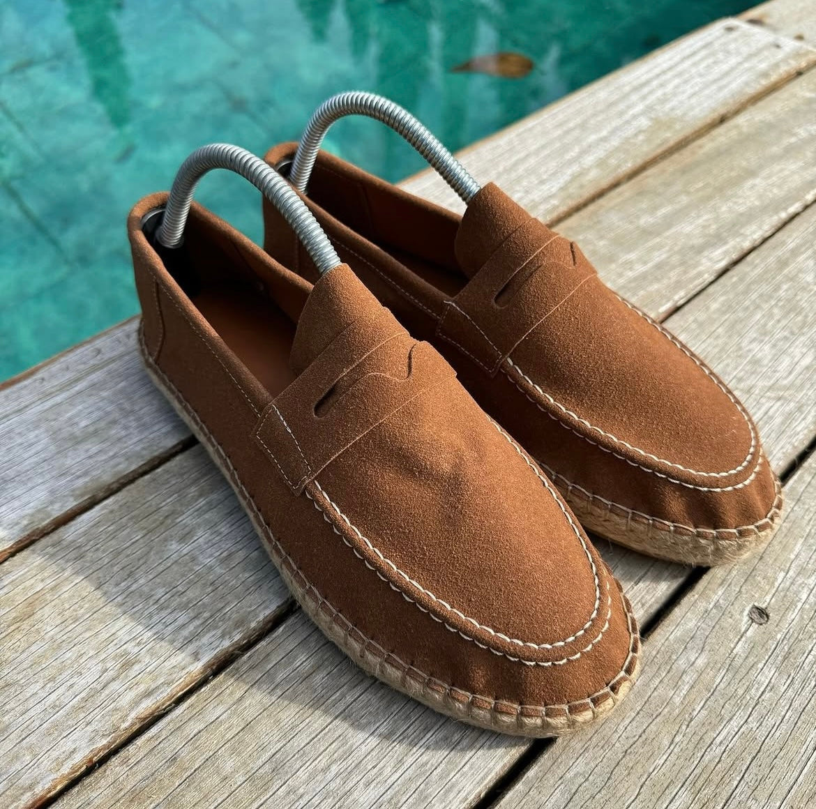Laceless loafers