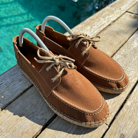 Loafers with laces