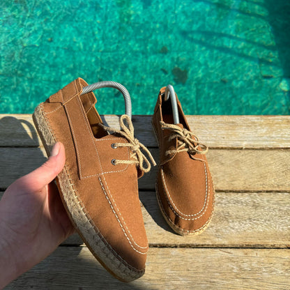 Loafers with laces